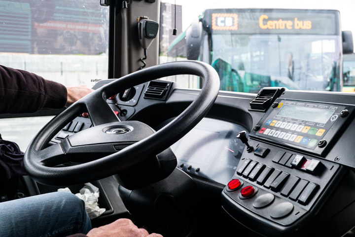 Czytelne informacje dla kierowców autobusów dotyczące miejsca, czasu zamiany z innym kierowcą